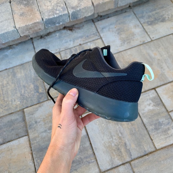 nike roshe discontinued